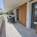 Διαμέρισμα T2 With Terrace & Pool 300m From The *