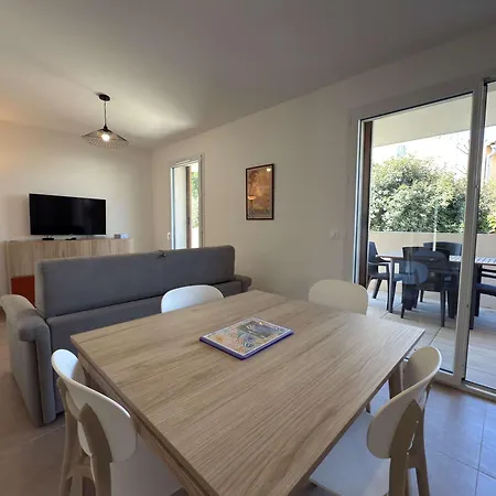 Διαμέρισμα T2 With Terrace & Pool 300m From The *