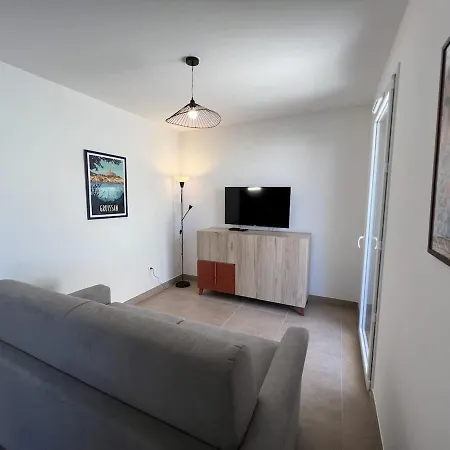 Apartamento T2 With Terrace & Pool 300m From The *
