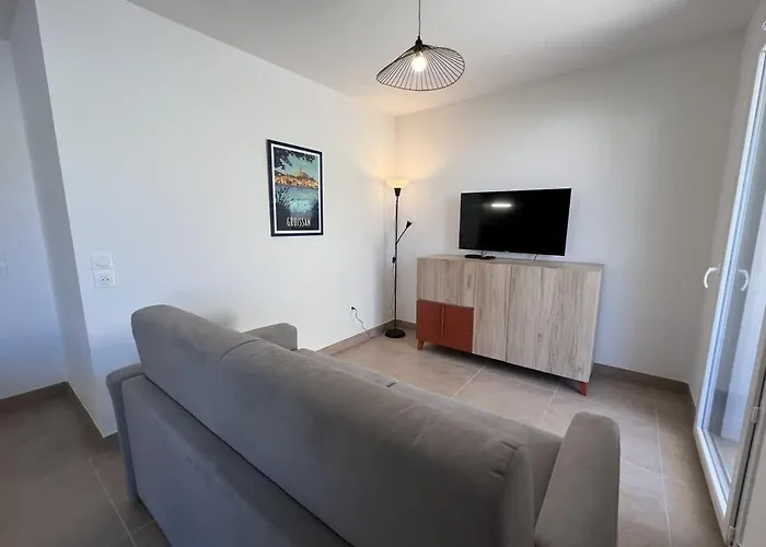 T2 With Terrace & Pool 300m From The
