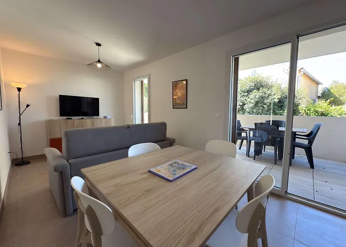 Daire T2 With Terrace & Pool 300m From The *
